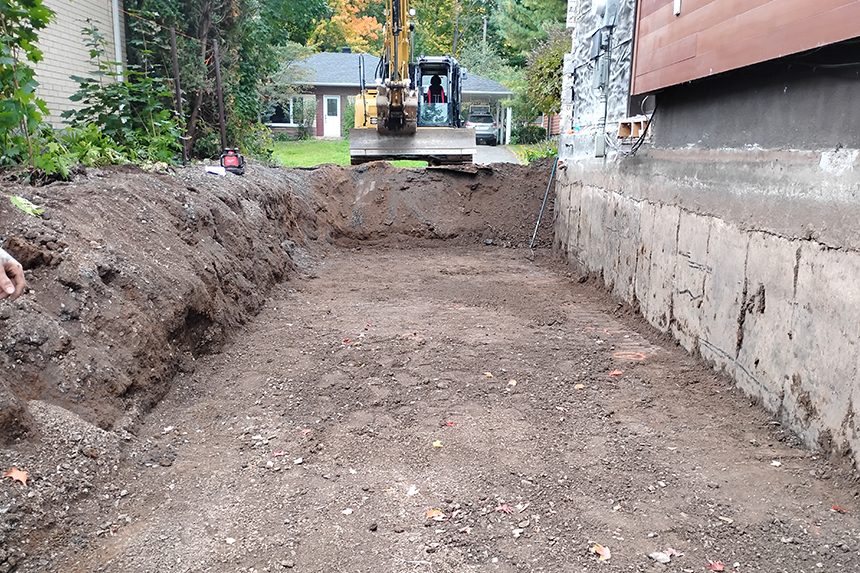Excavation de fondation pour un drain Lac St-Charles.